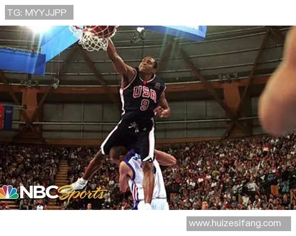 詹姆斯在比赛中精彩扣篮姚明引发全场热烈反响的瞬间回顾